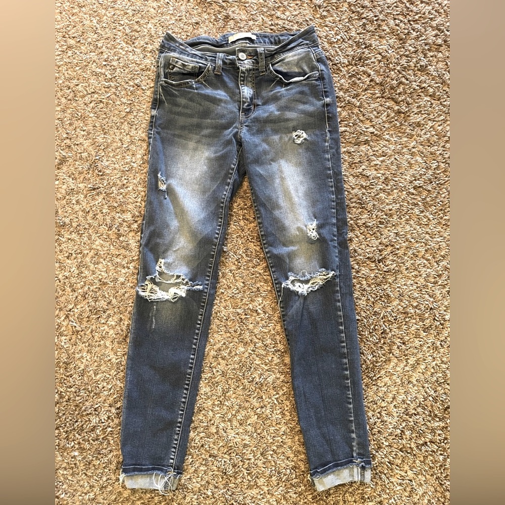 Kancan distressed jeans w/rolled hem! Size 26